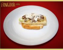 Rosa Chandro cocinó un montadito de plátano dulce, aguacate, shiitake salteada y queso curado 