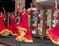 Muestra de trajes regionales amenizado por Ballet Embrujo