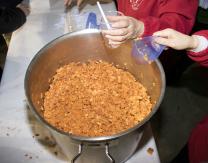 Cabalgata 2018: Migas ofrecidas por la Cofradía Vera Cruz