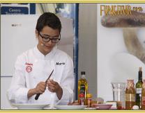 Mario a la vez que cocinaba, explicaba en que consistía su plato