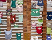 Intervención artística de urban knitting por Ana Guridi en el Show Cooking